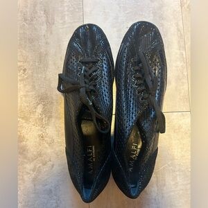 Amalfi by Rangoni Black Leather Sneakers Women’s 10.5N Narrow Made in Italy